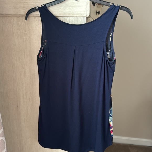 IZ Byer Sleeveless Floral Blouse - Picture 7 of 9